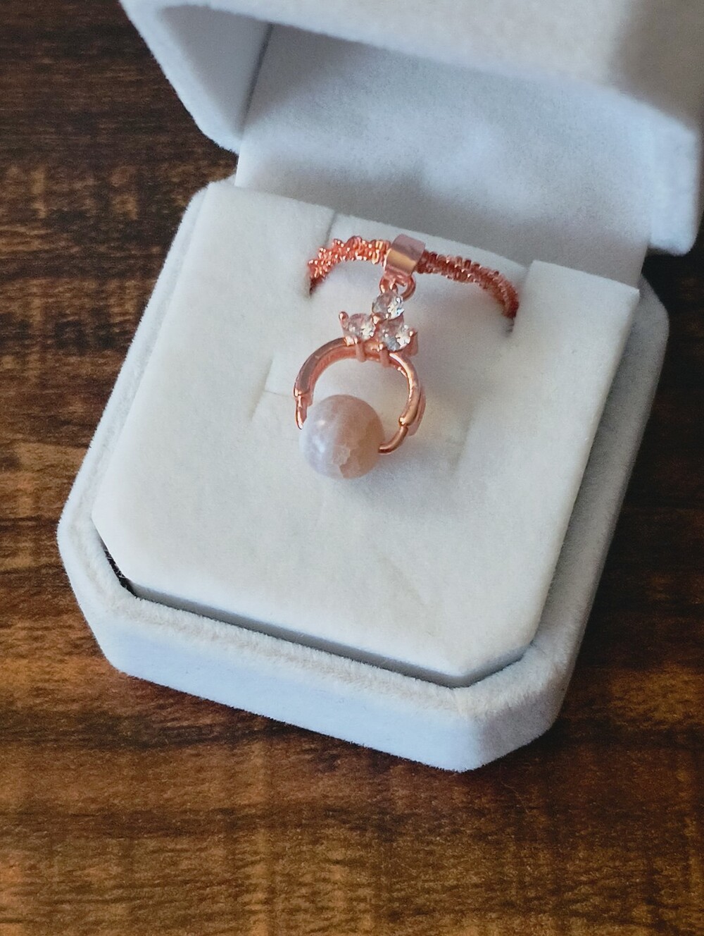 ​KC Rose Gold Agate Necklace with Cubic Zirconia Pendant - White Roses & Sherry